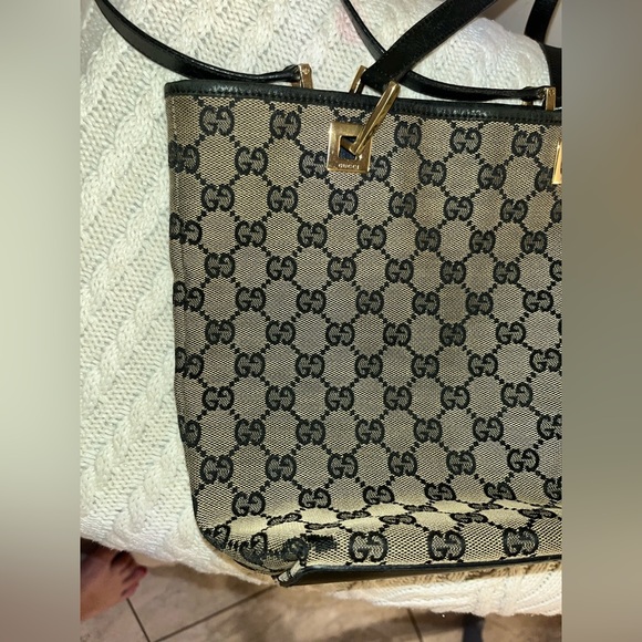 Gucci Monogram Vintage Bucket Bag - Picture 8 of 15